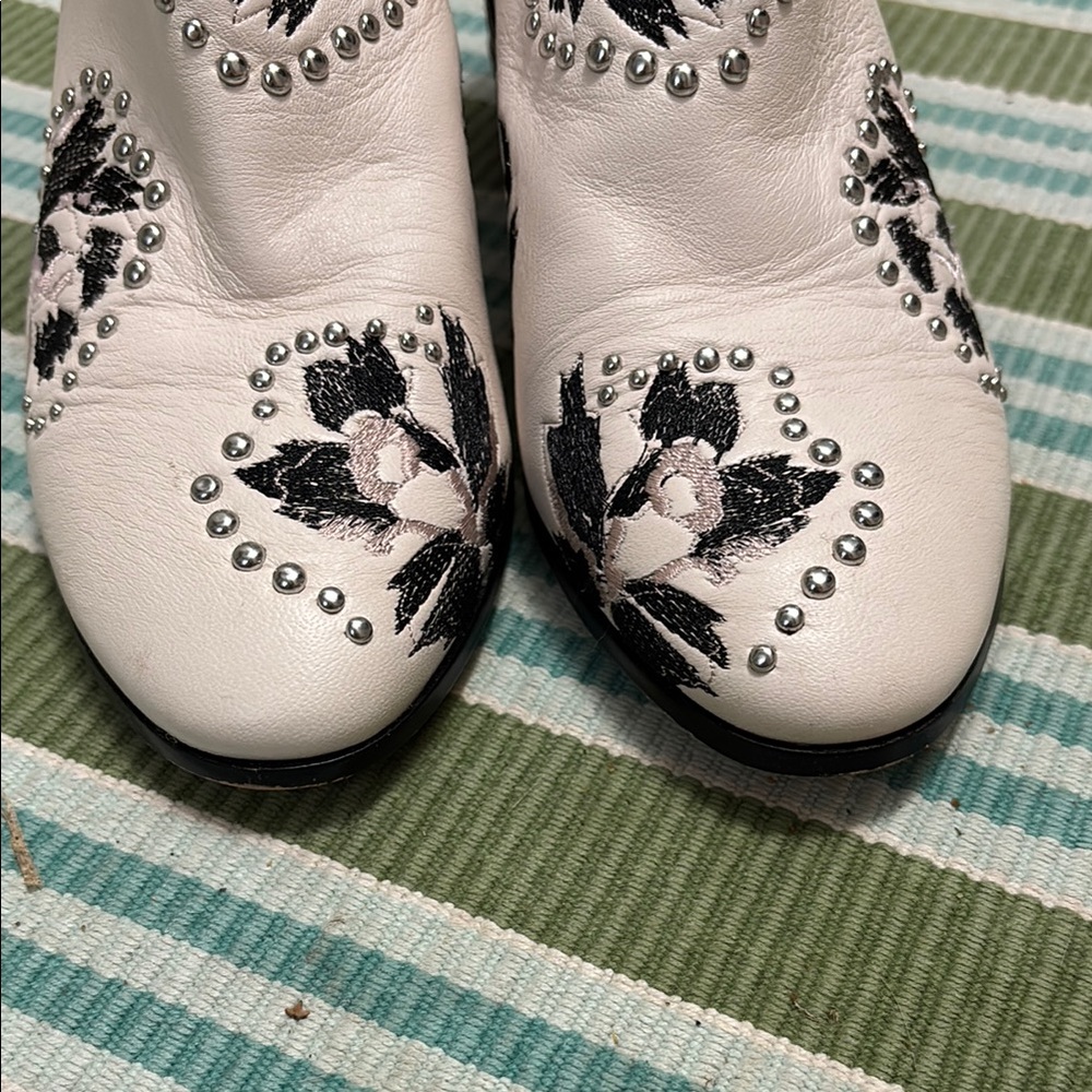 Dolce Vita White and Black Ankle Boots - embroidered leather - Picture 9 of 16